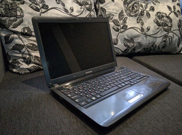 Ноутбук Samsung R523