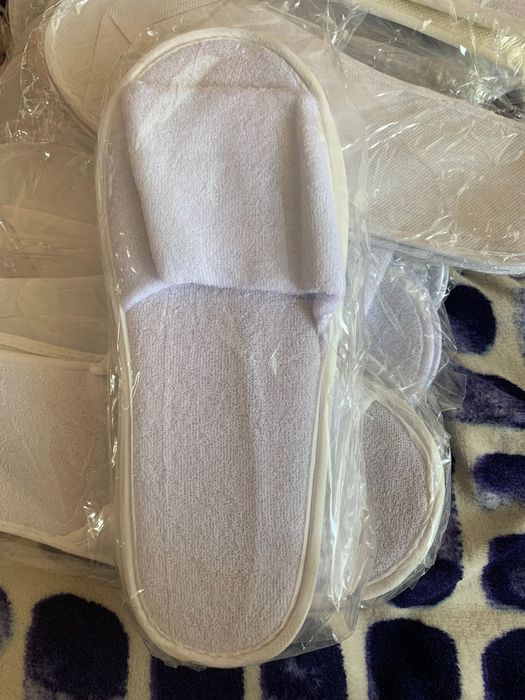 Одноразовые тапочки домашні капці