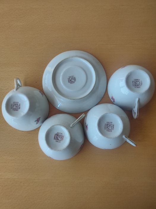 Chávenas "Empresa Electro Cerâmica V.N.G.".