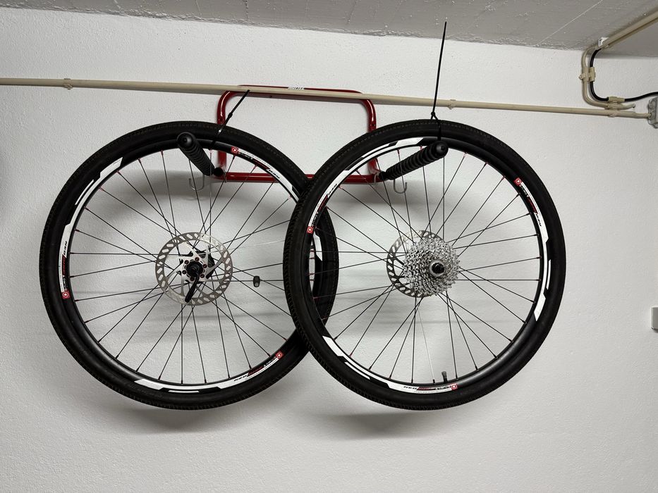 Rodas 26 btt com pneus de estrada