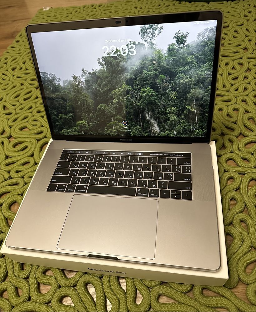 Ноутбук Macbook Pro 15 2018 MR942 i7/16gb/512gb/560x-4gb