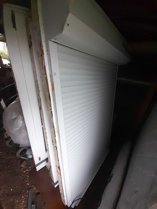 Janelas madeira macissa com perciana em aluminio