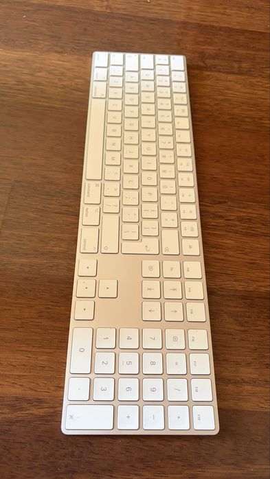 Apple Magic Keyboard A1843 z blokiem numerycznym – stan idealny