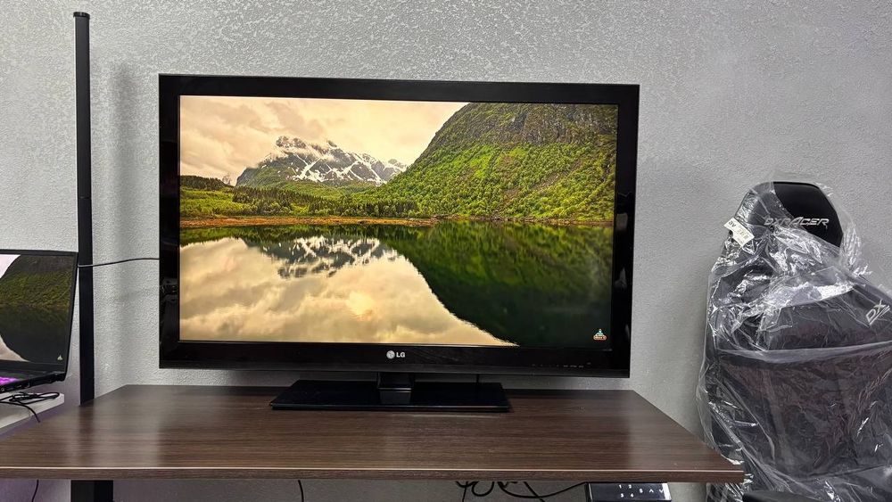 Телевізор LG 42 Діагональ+smart приставка + кронштейн