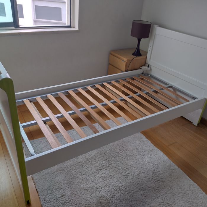 Cama Madeira maciça + estrado + colchão