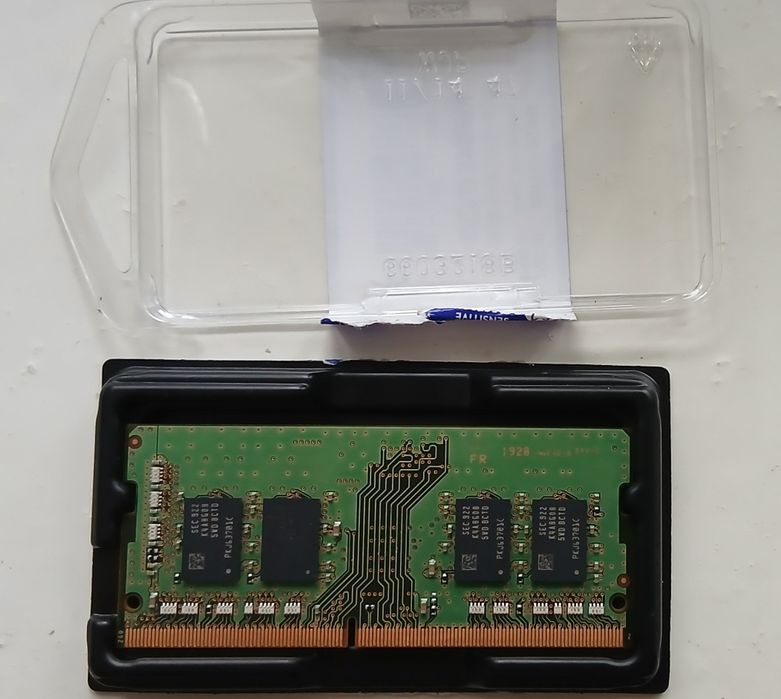 Оперативна пам'ять RAM DDR4 8Gb Samsung 
Для ноутбука Б.