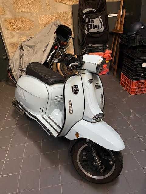 125 - Royal Alloy Scooter
