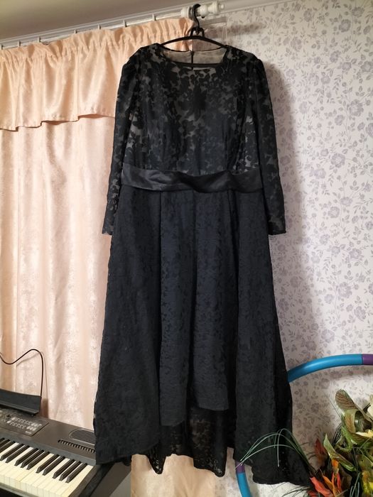 Сукні. Святкові  , дуже гарні , великого розміру