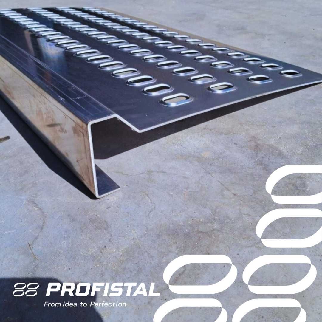 Panel z profilem bocznym aluminiowy LOHR - blacha na najazd