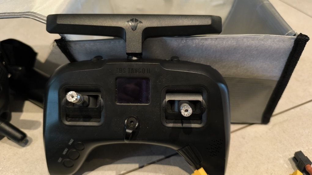 Dron fpv Nazgul DC5 ECO 6S HD DJI z Tango II. Zestaw 
Receiver option: