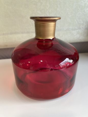 Czerwony szklany wazonik wazon naczynie zimowy świąteczny