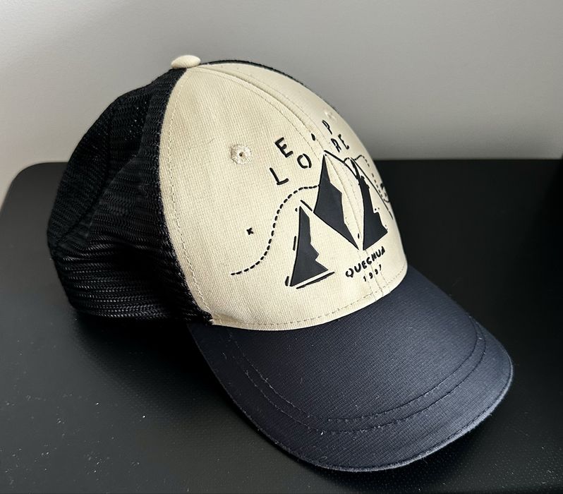 Czapka turystyczna z daszkiem Quechua r. 52-56