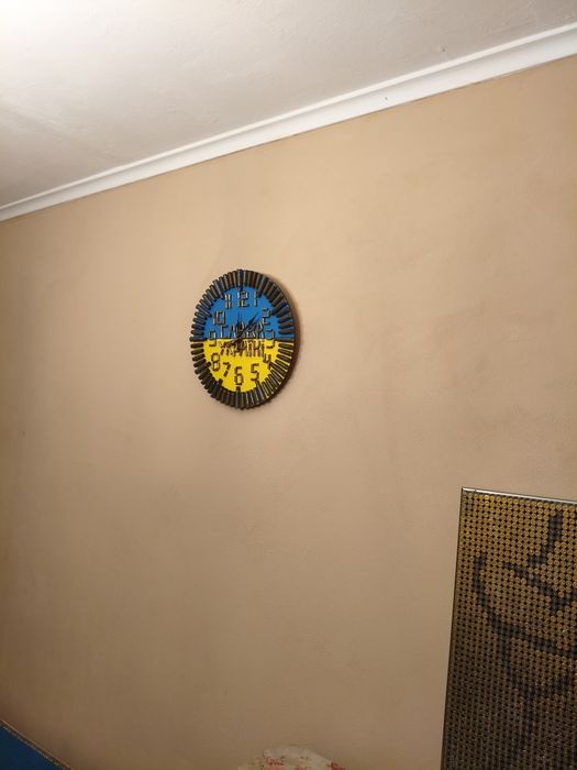 Патріотичний годинник з гільз