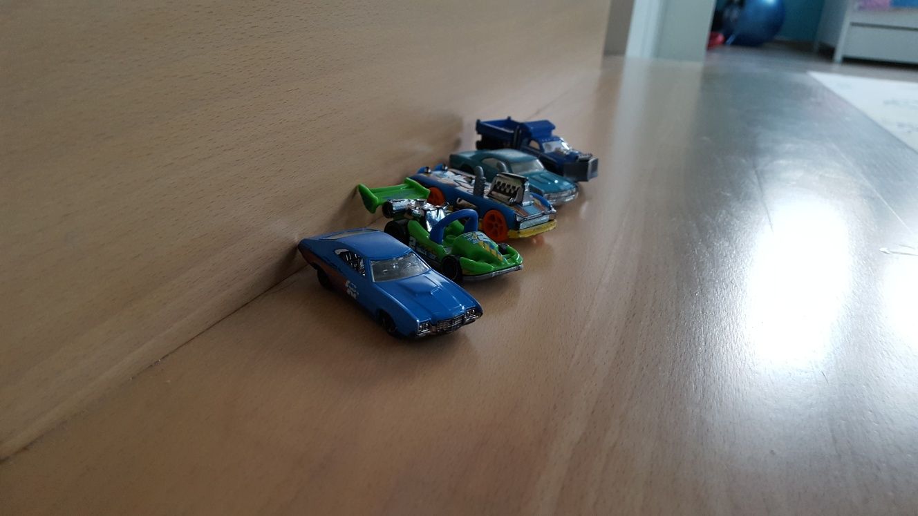 Autka,rysorówki firmy Hot Wheels