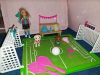 Lalki Barbie w helikopterze+boisko pieski