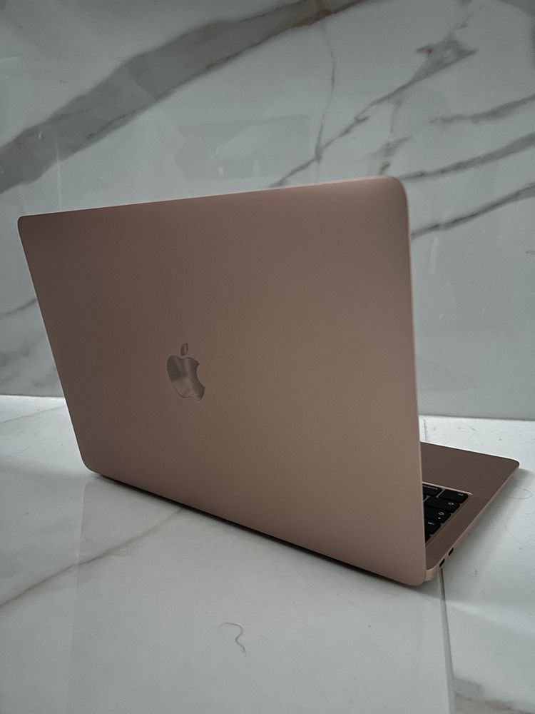 macbook air 13 cali intel core i3 8/256GB 2020r.