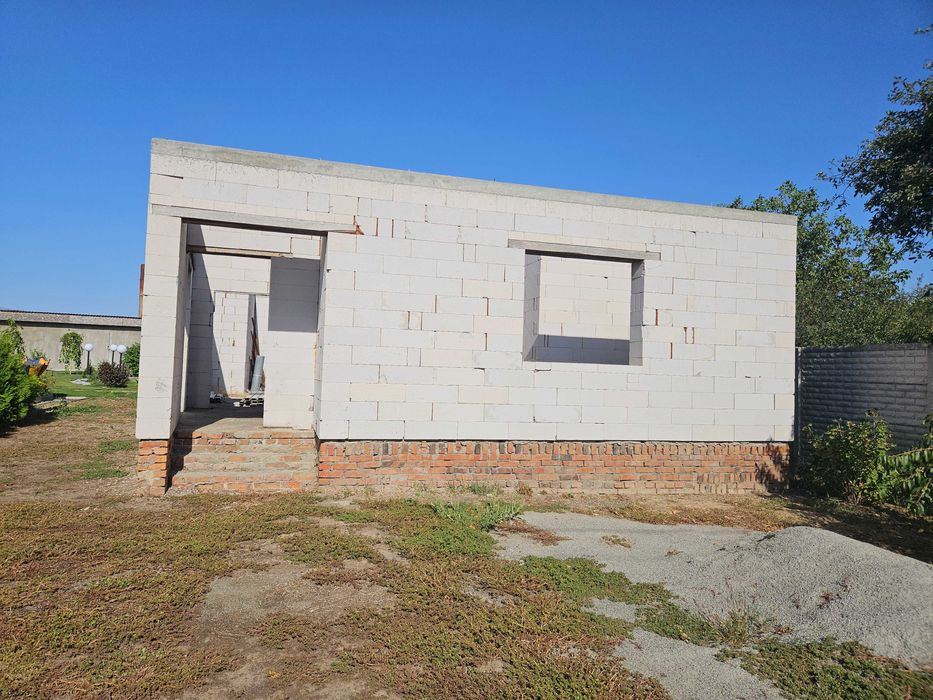 Продаж  будинку і готового бізнесу з ділянкою на 100 соток,