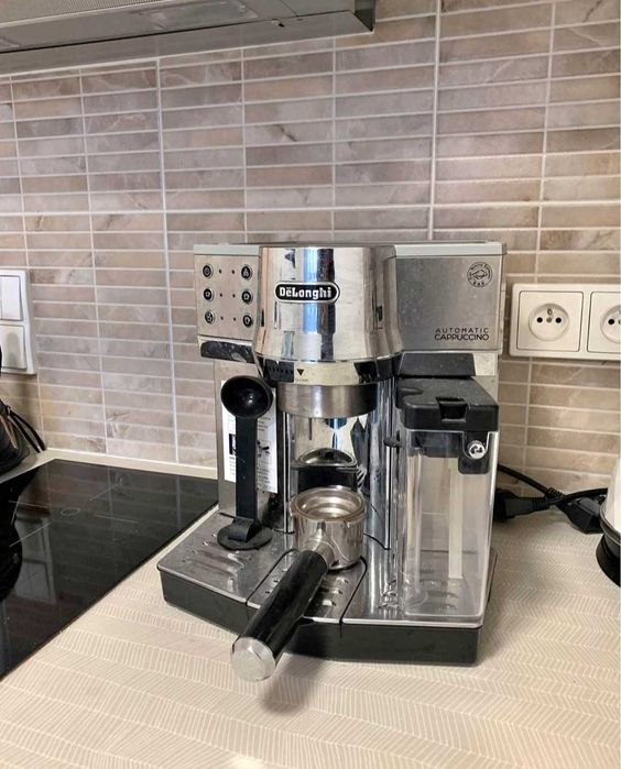 Кавовар DeLonghi EC860.M