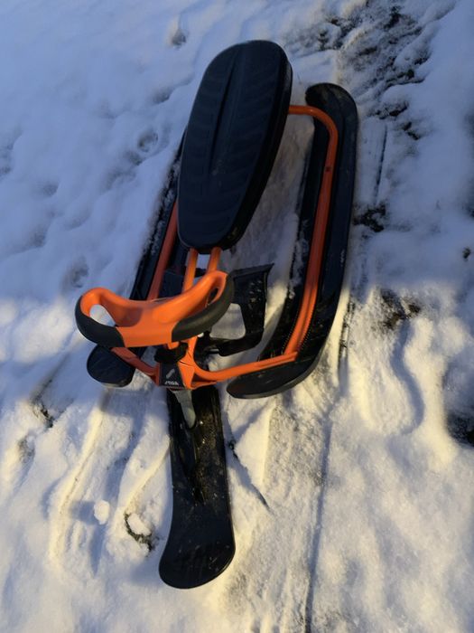 Narto sanki stiga z hamulcem