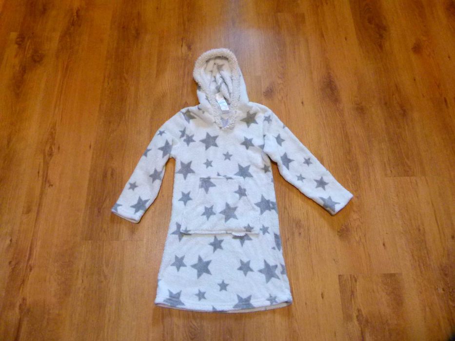 rozm 122 szlafrok jak sukienka biały w gwiazdki z kapturem