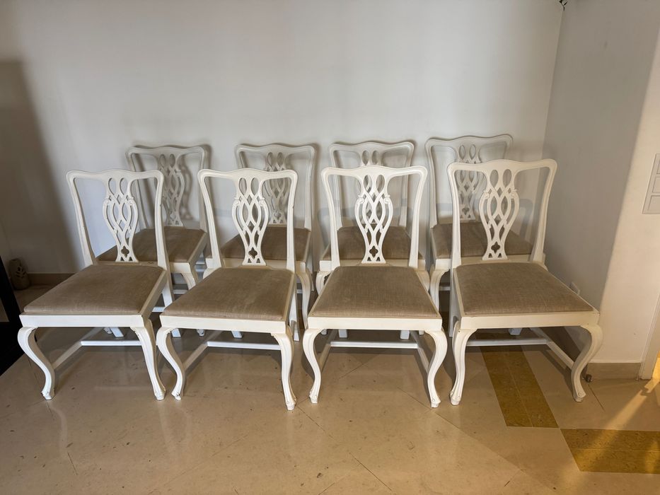 8 Cadeiras de madeira maciça