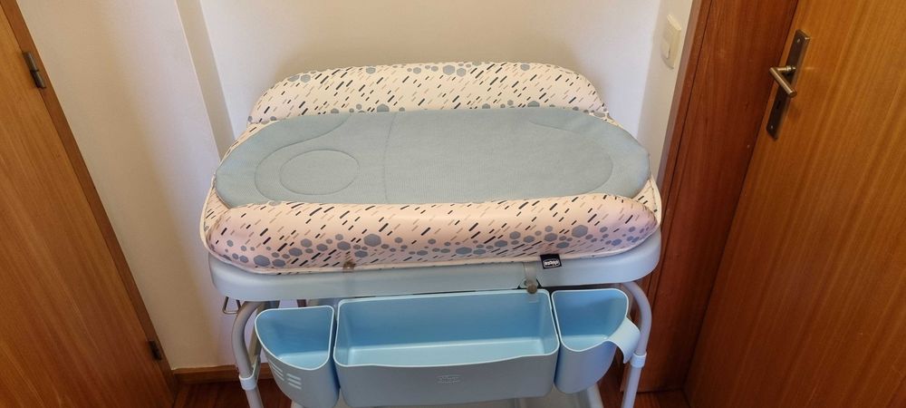 Banheira e Trocador de fraldas da marca Chicco
