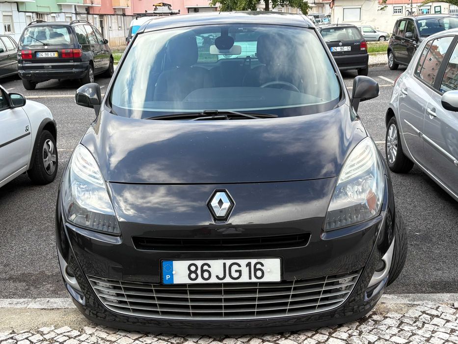 Renault Grand Scenic Preto
