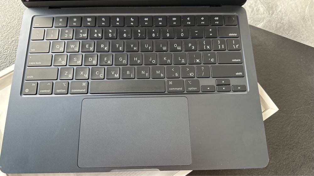 Macbook air 2022 M2 батарея 100%
