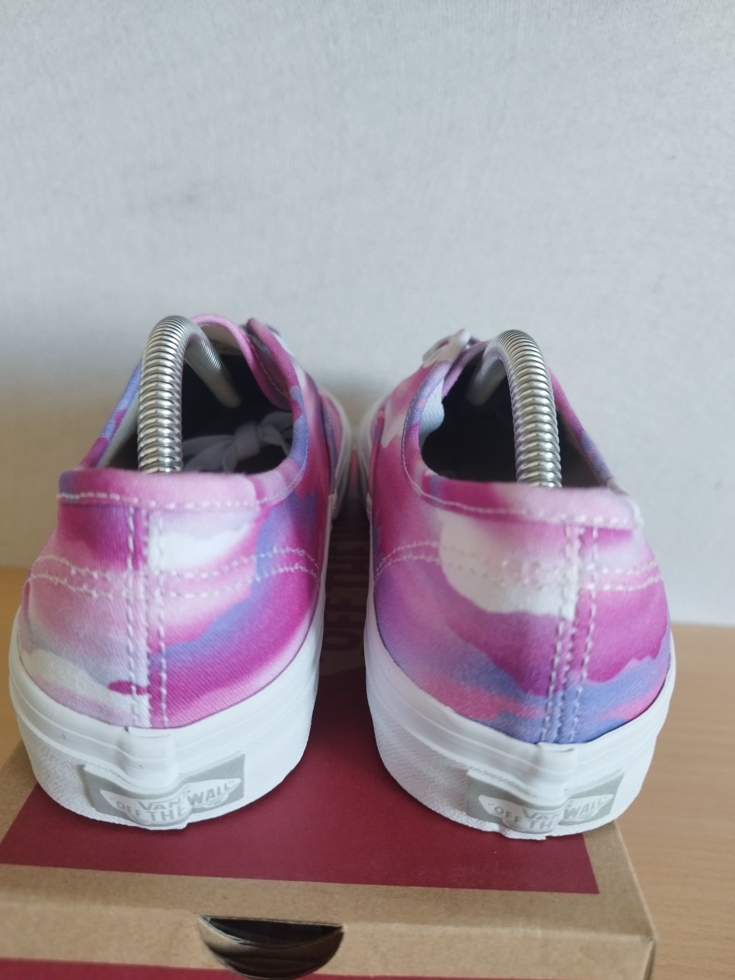 Vans Authentic tamanho 36,5 novos nunca usados.