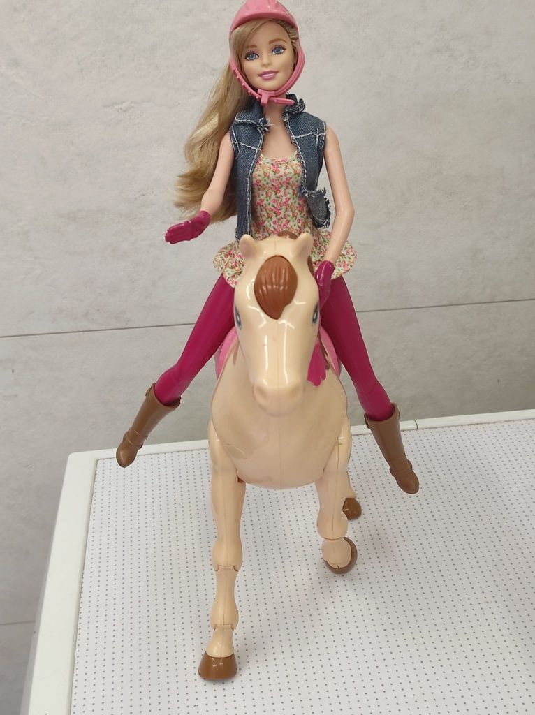 Barbie - dżokejka z koniem