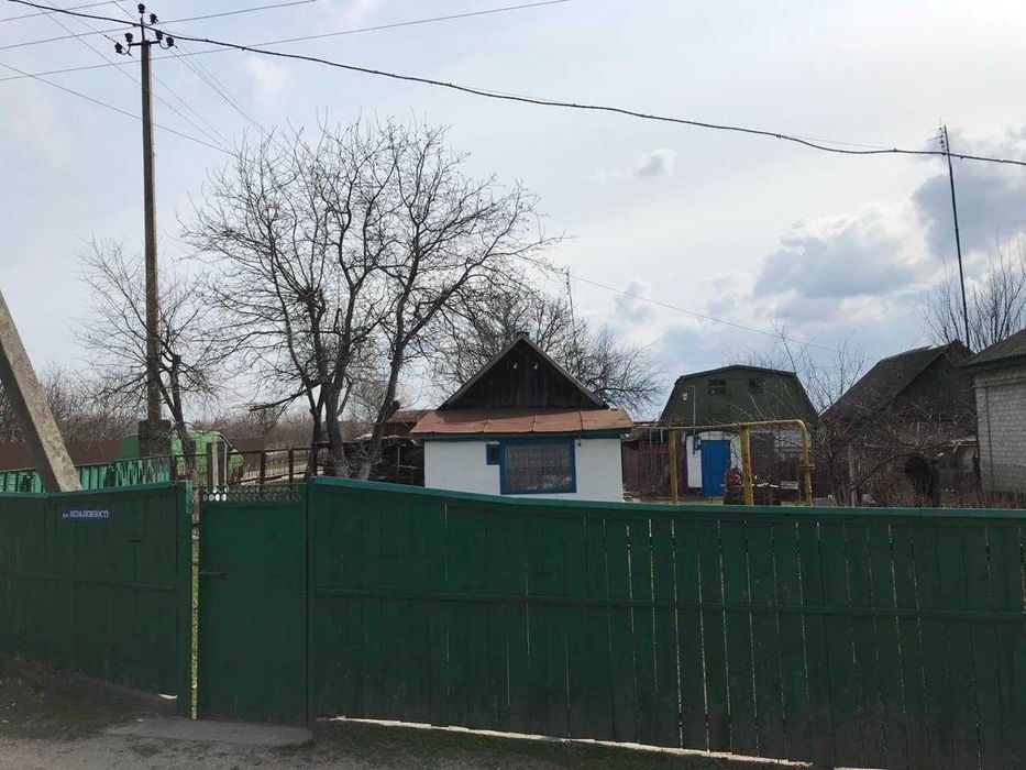 Земельна ділянка з будинком