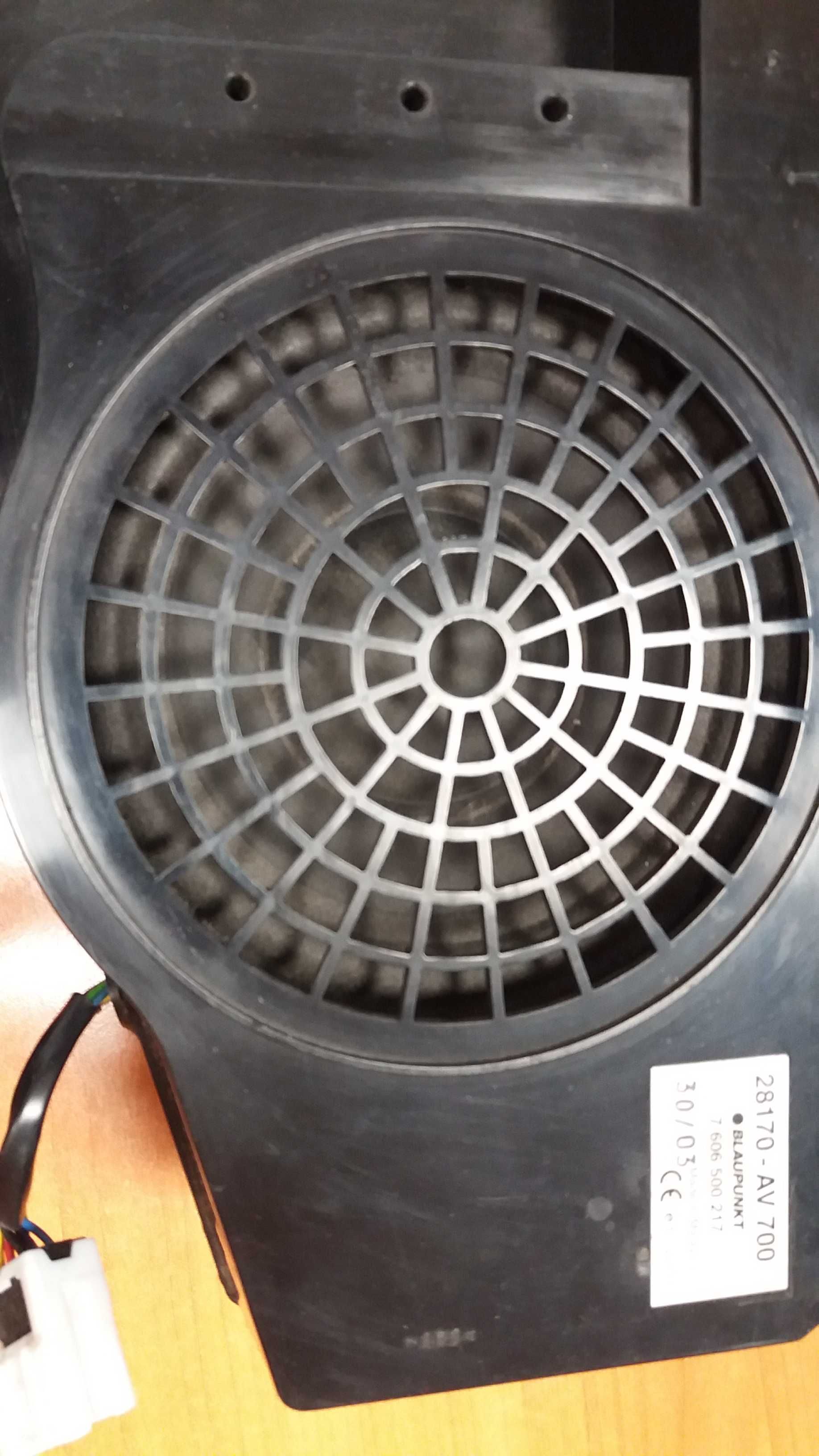 Nissan Subwoofer / Głośnik subufer