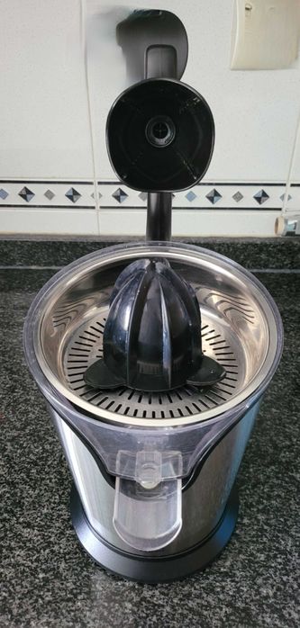 Espremedor Elétrico de citrinos com braço LACOR