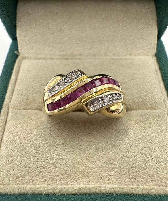 Złoty pierścionek 750 z rubinami 0,55ct i diamentami 0,05ct Si1/H