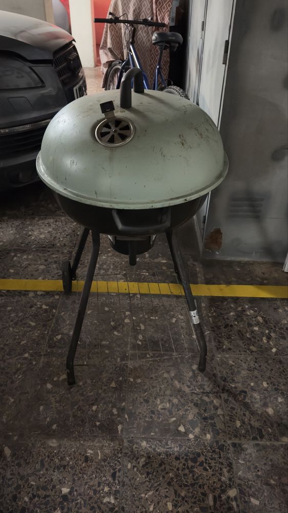 Barbecue A Carvão Gardenstar Com Rodas E Tampa