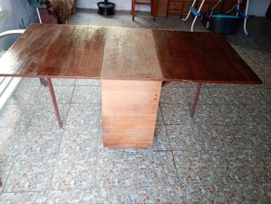 Розкладний стіл тумба