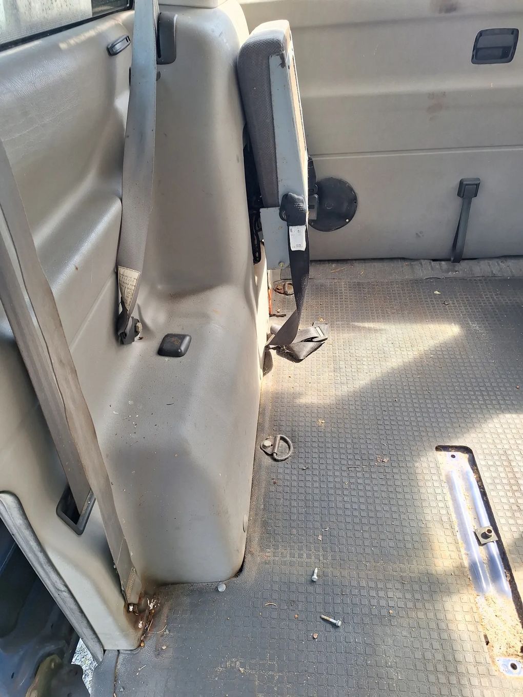 ŚRODEK BOCZEK TAPICERKA  TYŁ VW TRANSPORTER T4 CARAVELLE
