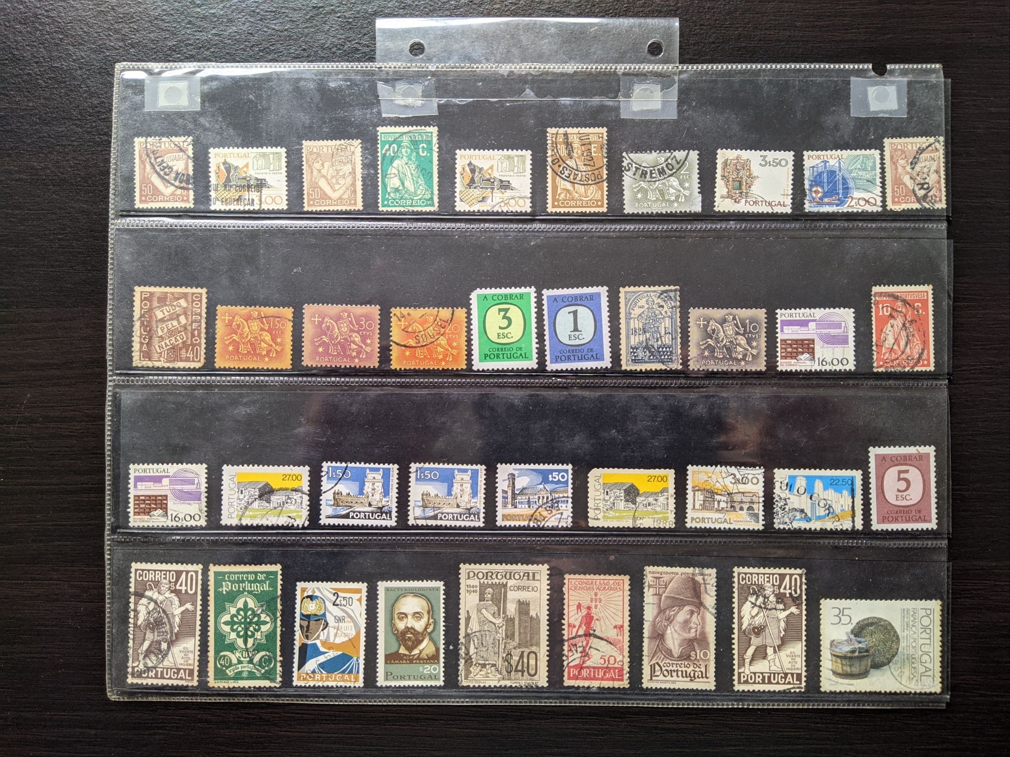 Coleção com mais de 300 selos de Portugal