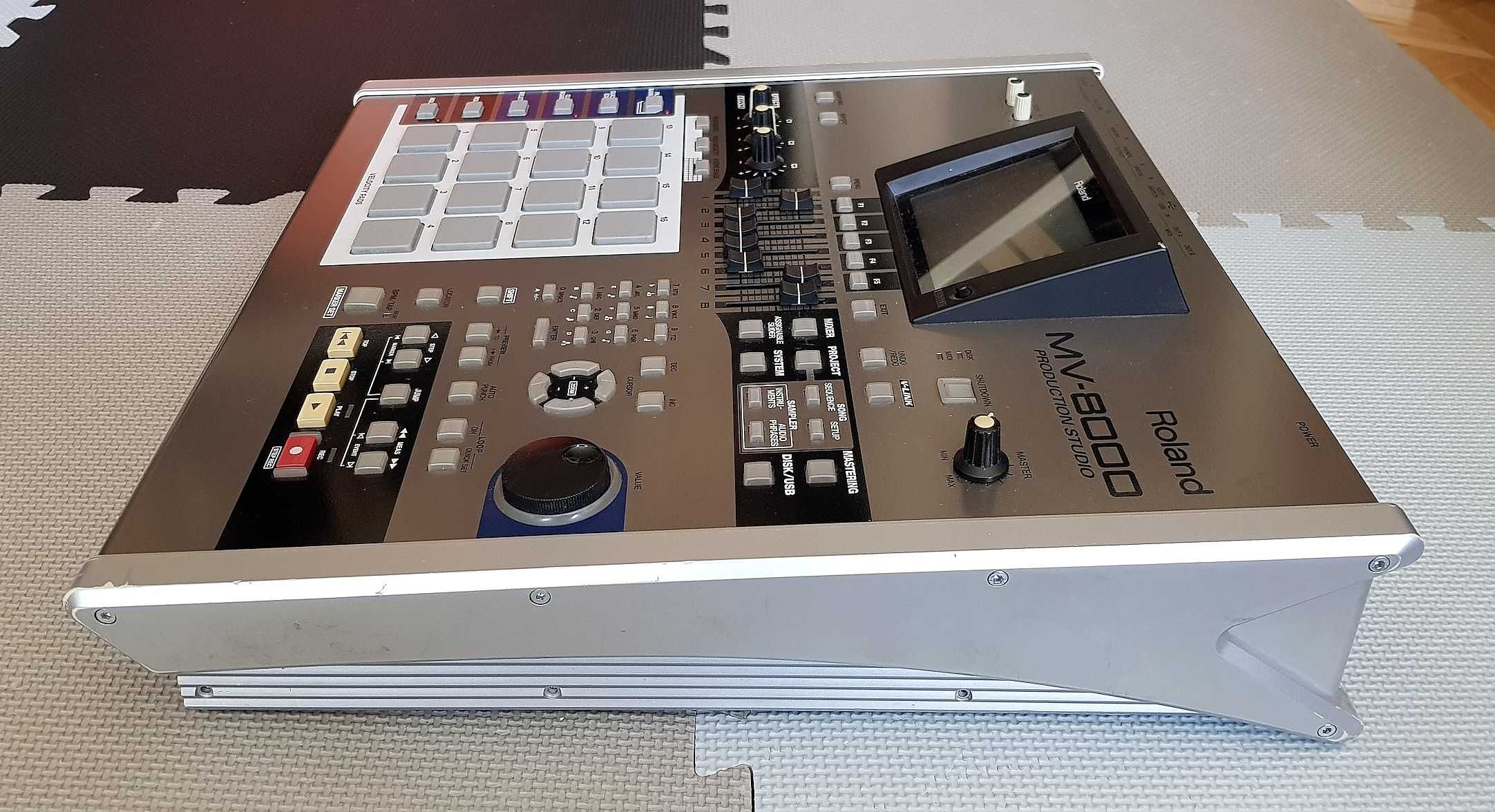 Roland MV-8000 sampler (jak Akai MPC)