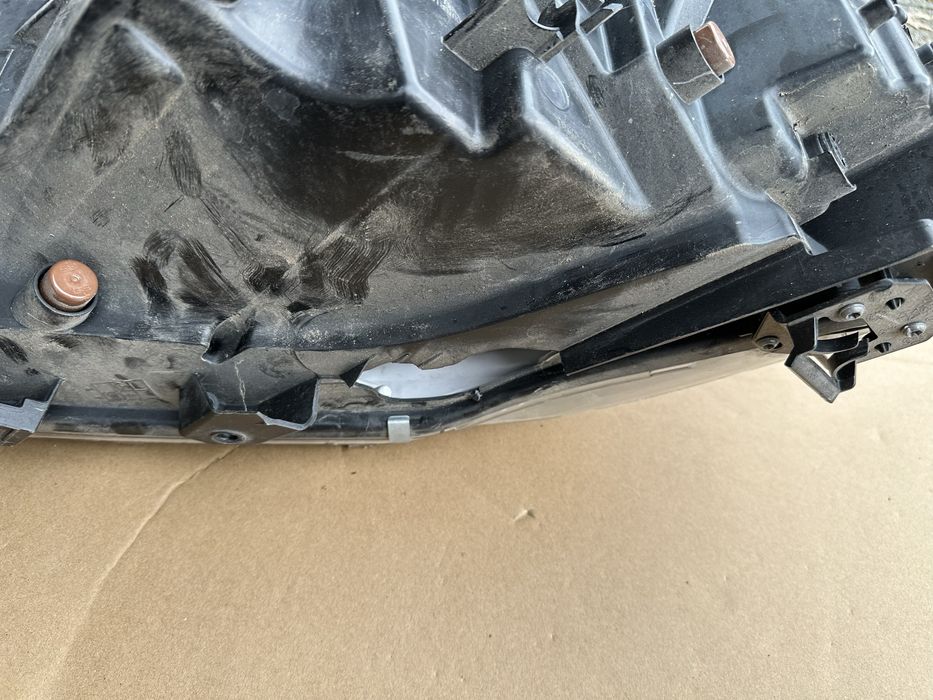 Lampa lewa przednia Dodge Ram 21- uszkodz.