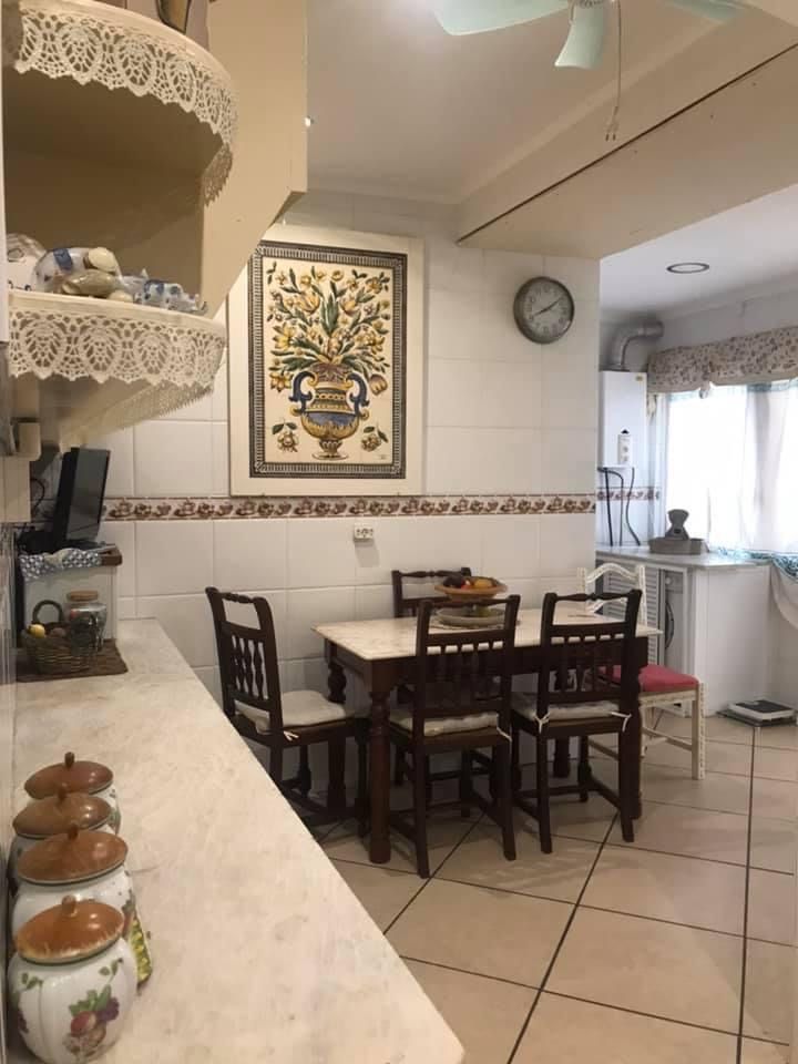 Alugo quarto em Setubal