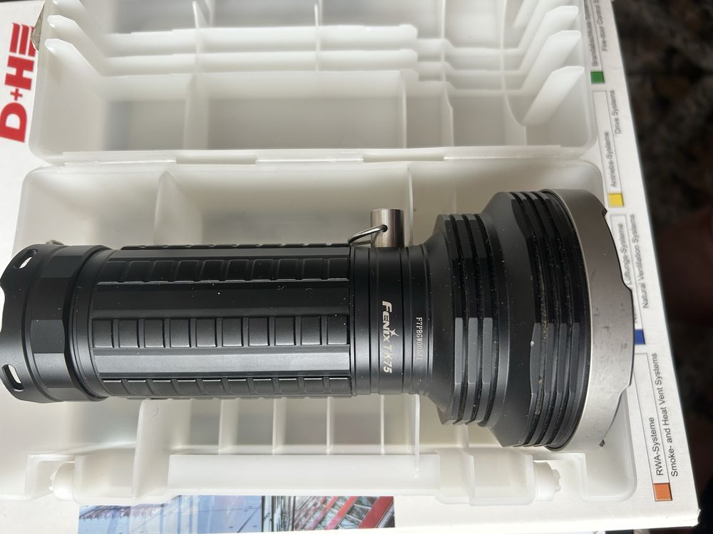 Latarka Fenix TK75