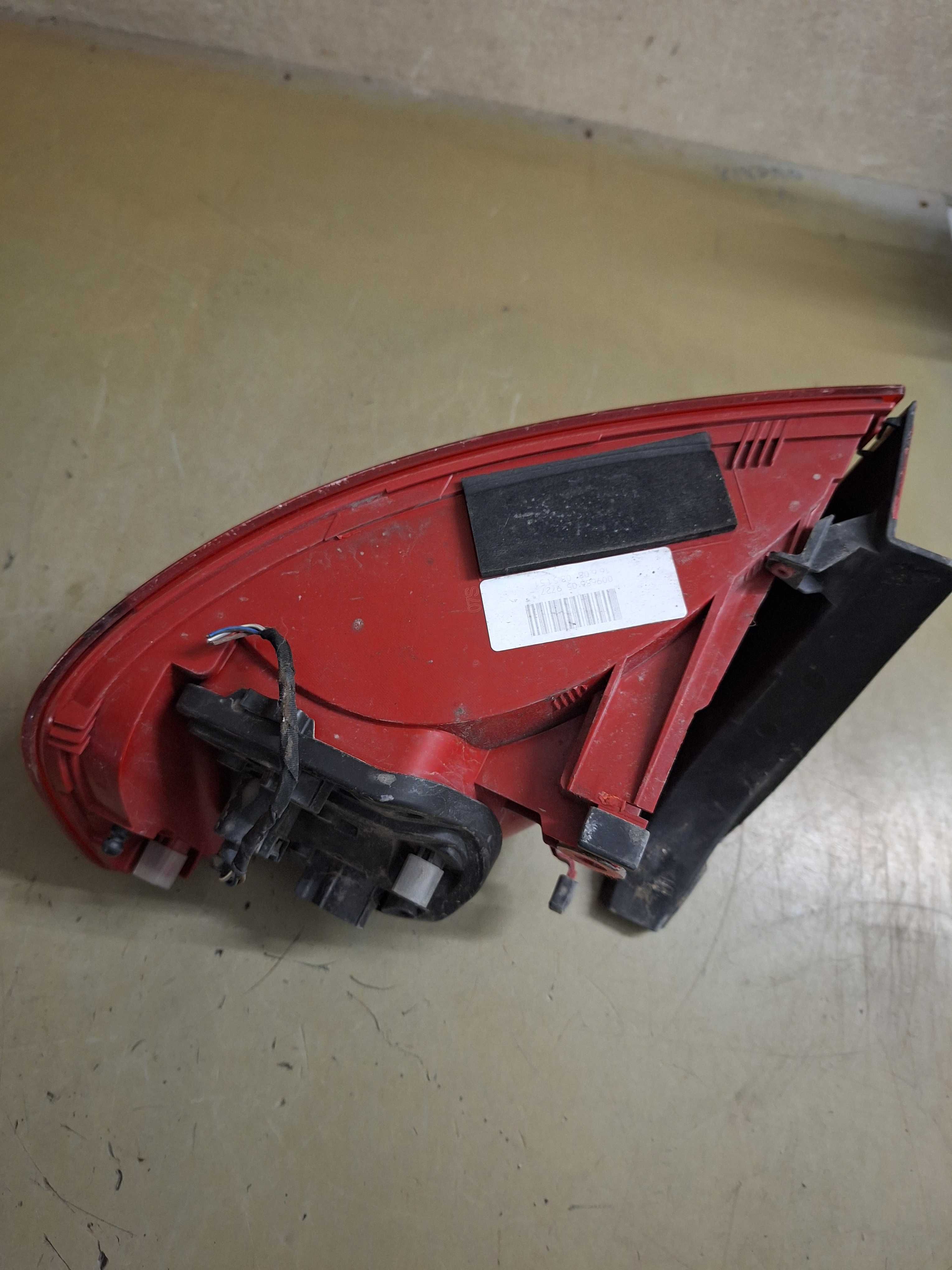 Lampa tylna lewa audi a4 b8 sedan