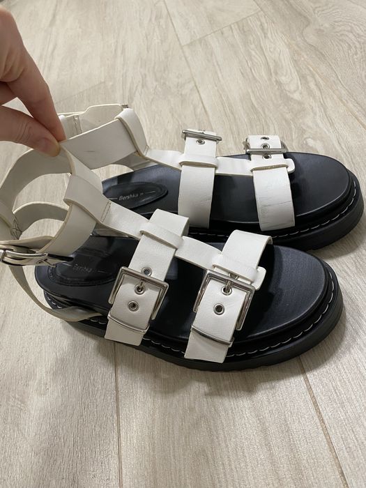 Босоніжки BERSHKA р.39