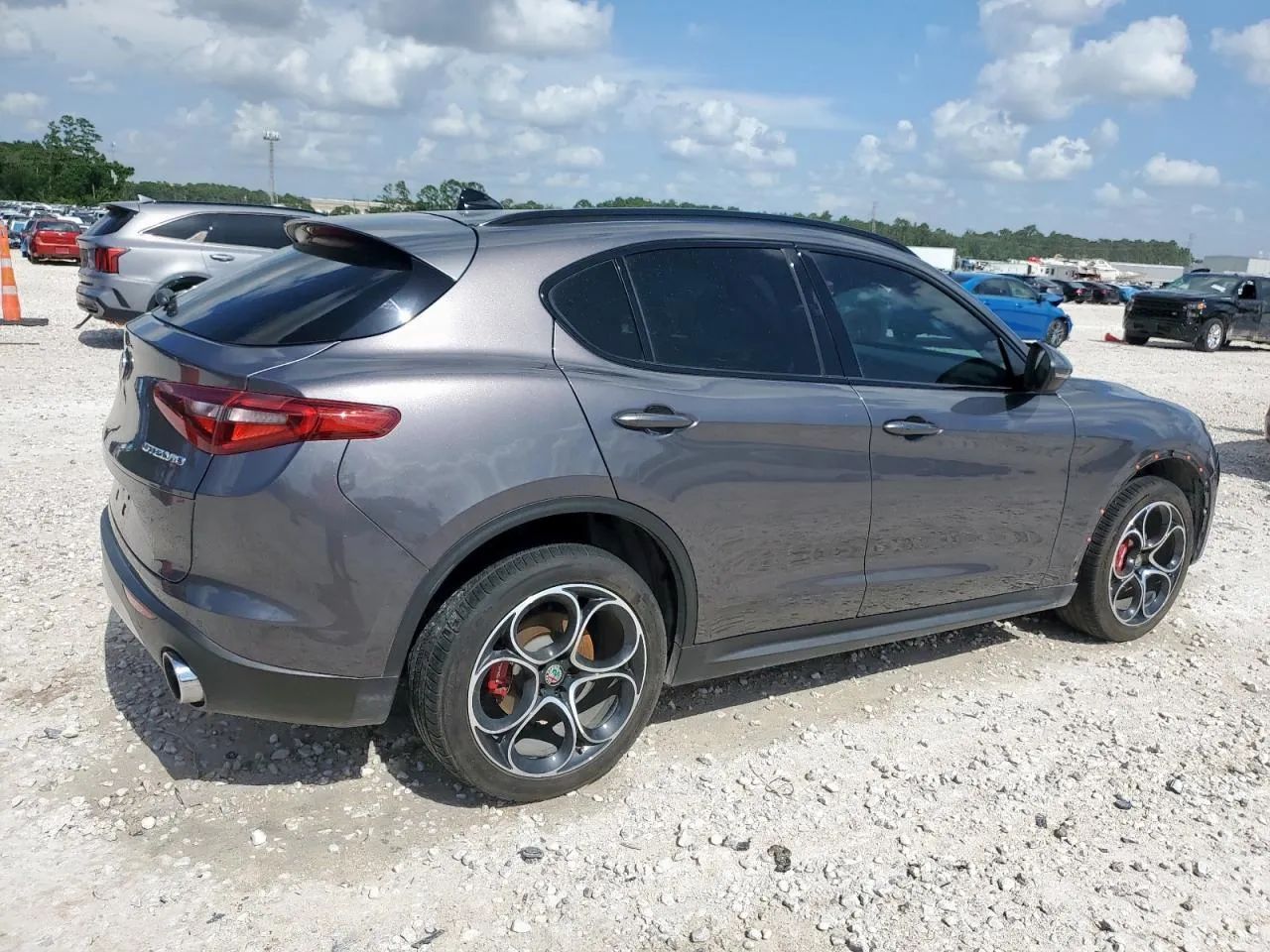 Alfa Romeo Stelvio 2.0 280 KM, 4x4, wersja Veloce, ACC, panorama, drobne uszkodzenia!