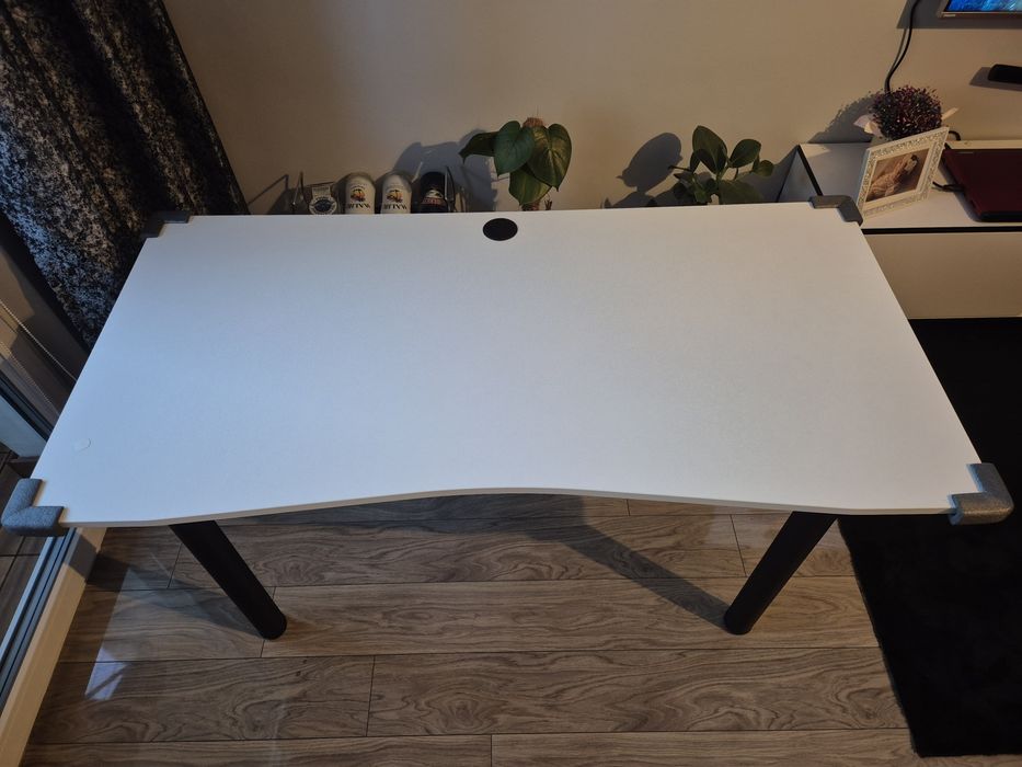 Biurko białe 137x67