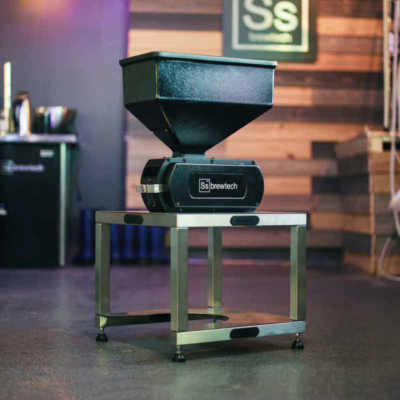 Młynek do zboża Ss Grain Mill + stojak