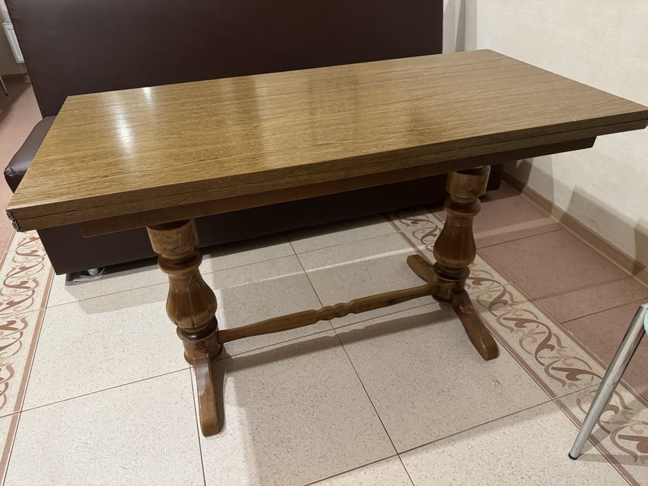 Стол кухонный для еды