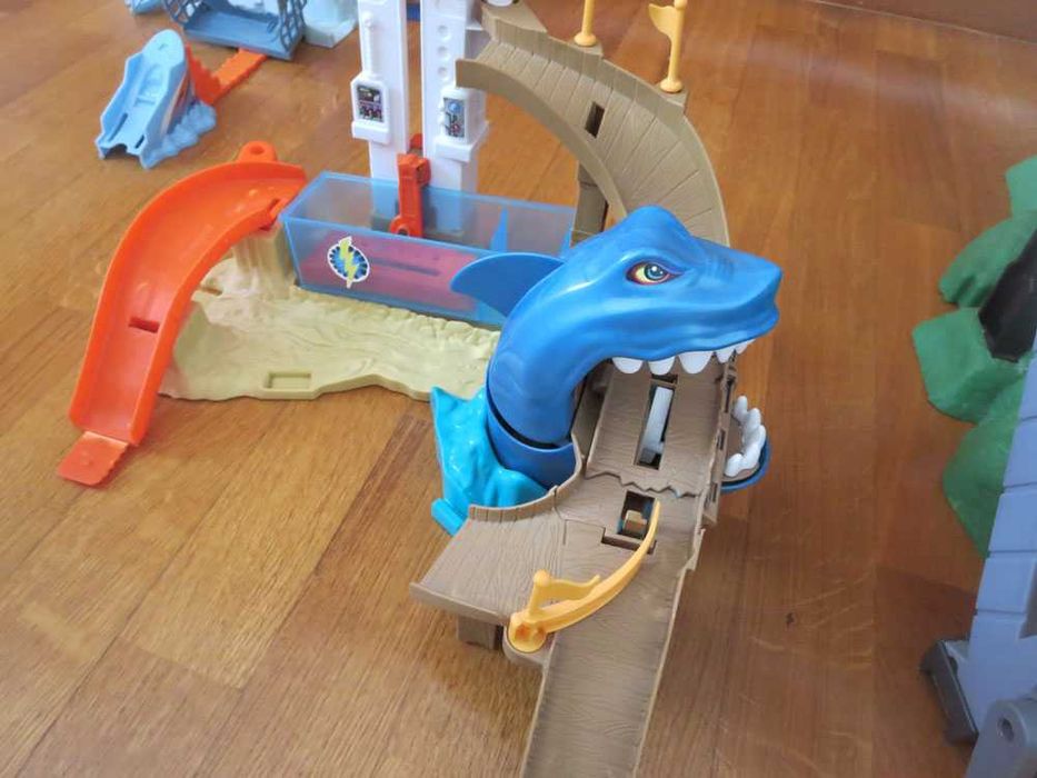 Pista Hot Wheels ( Tubarão )