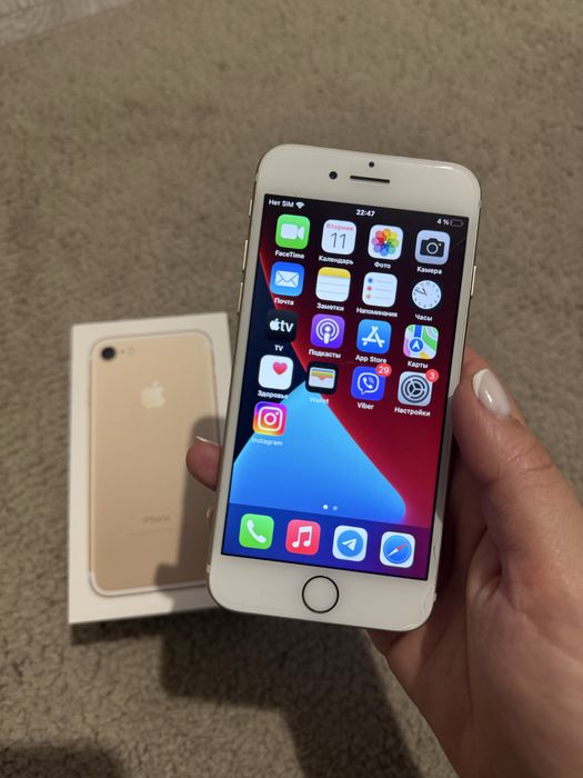 Мобільний телефон Apple iPhone 7 га 32 Gb